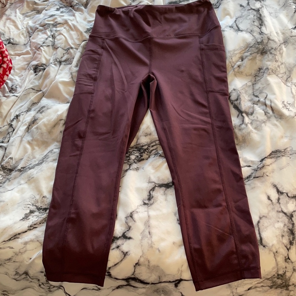 Capri purple yoga pants with side pockets.
